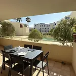 Vue Piscine Sympa Apartment *