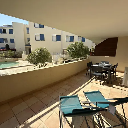 Vue Piscine Sympa Apartment *